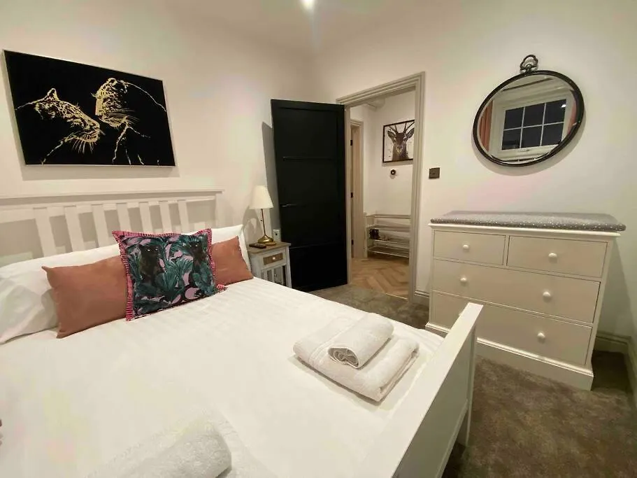 Cranford House 3 Bedroom Apartment 法利 0*,  英国